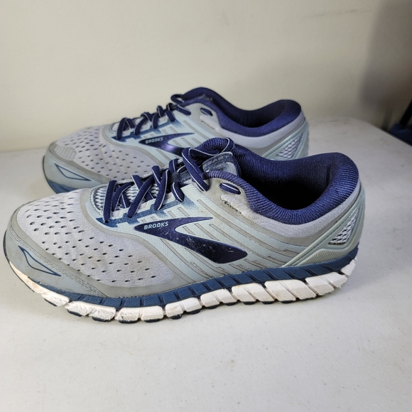 brooks beast size 9